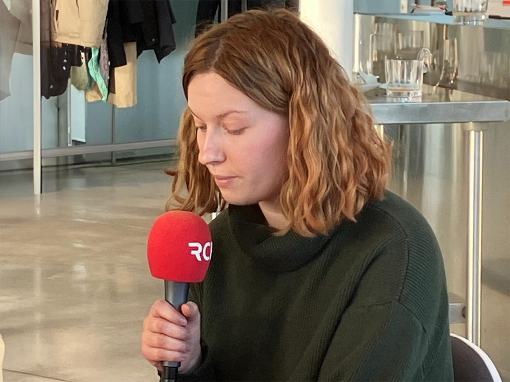 Maëva Martel au micro de la RCF. ©Photo de Maëva Martel