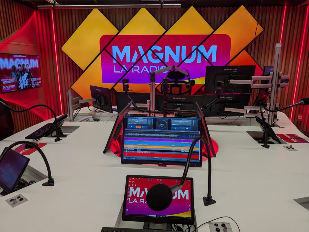 Nouveau studio de Magnum la Radio dans les Vosges. 