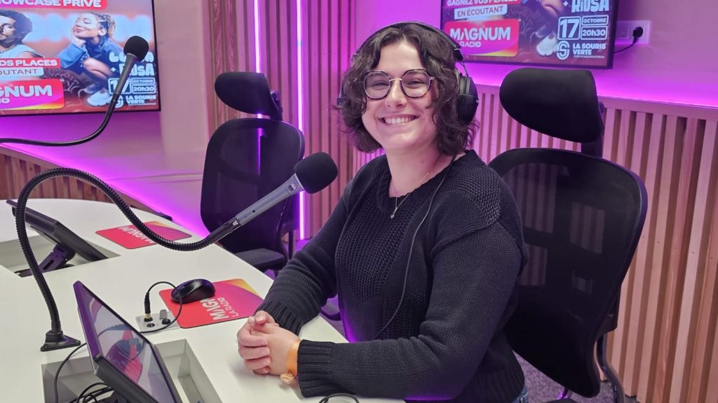 Zoé Thomas avant une prise d’antenne à Magnum la Radio © Zoé Thomas